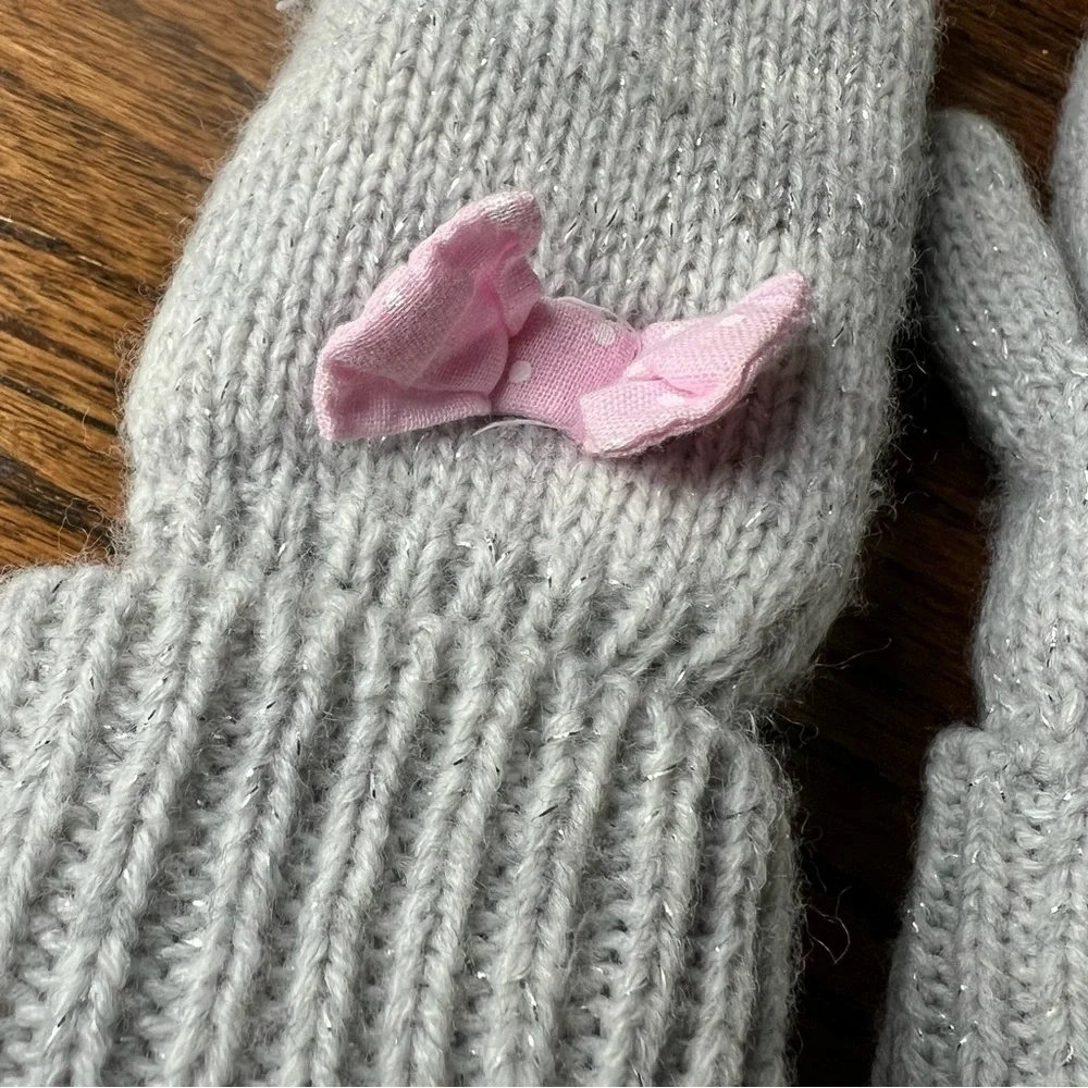🍭6/$30 H&M Gray and pink bow fleece lined girl’s mittens - 1-2 years